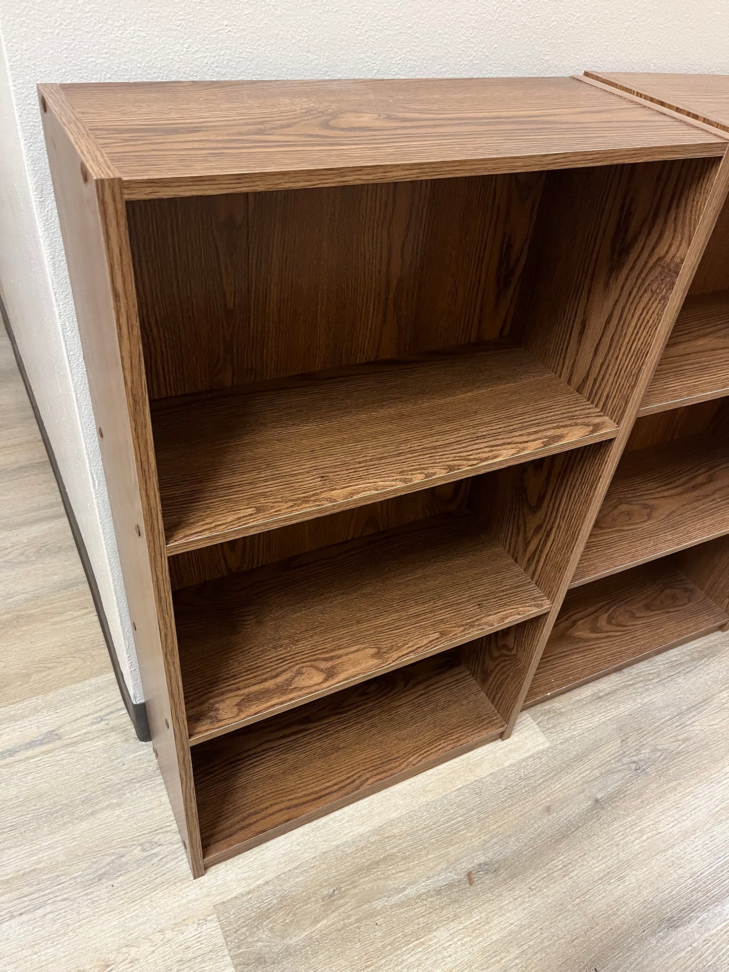 Wood veneer laminate bookcase with 3 shelves