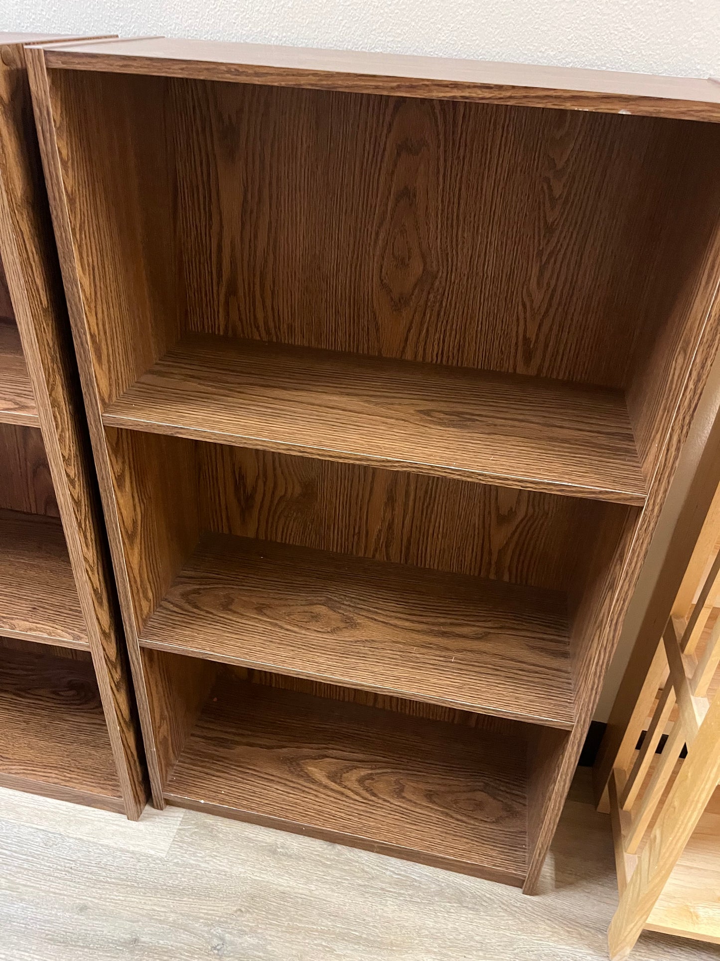 Wood veneer laminate bookcase with 3 shelves