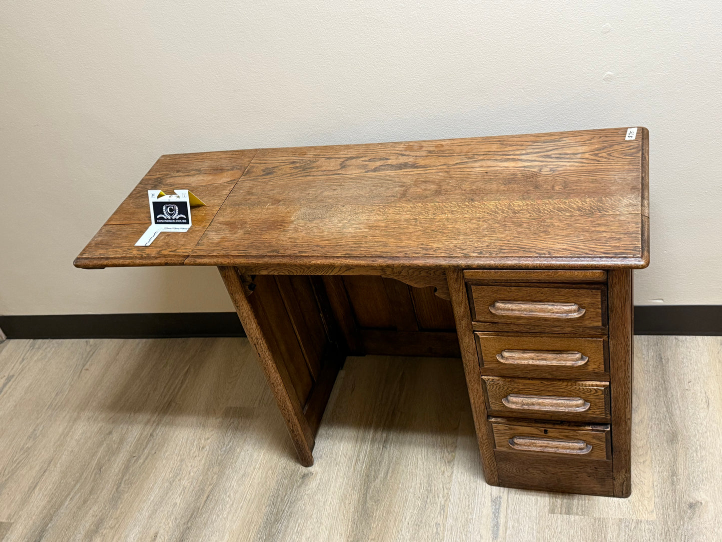 Small adorable desk