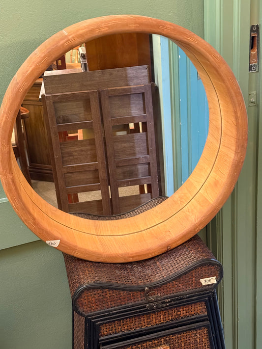 Round mirror